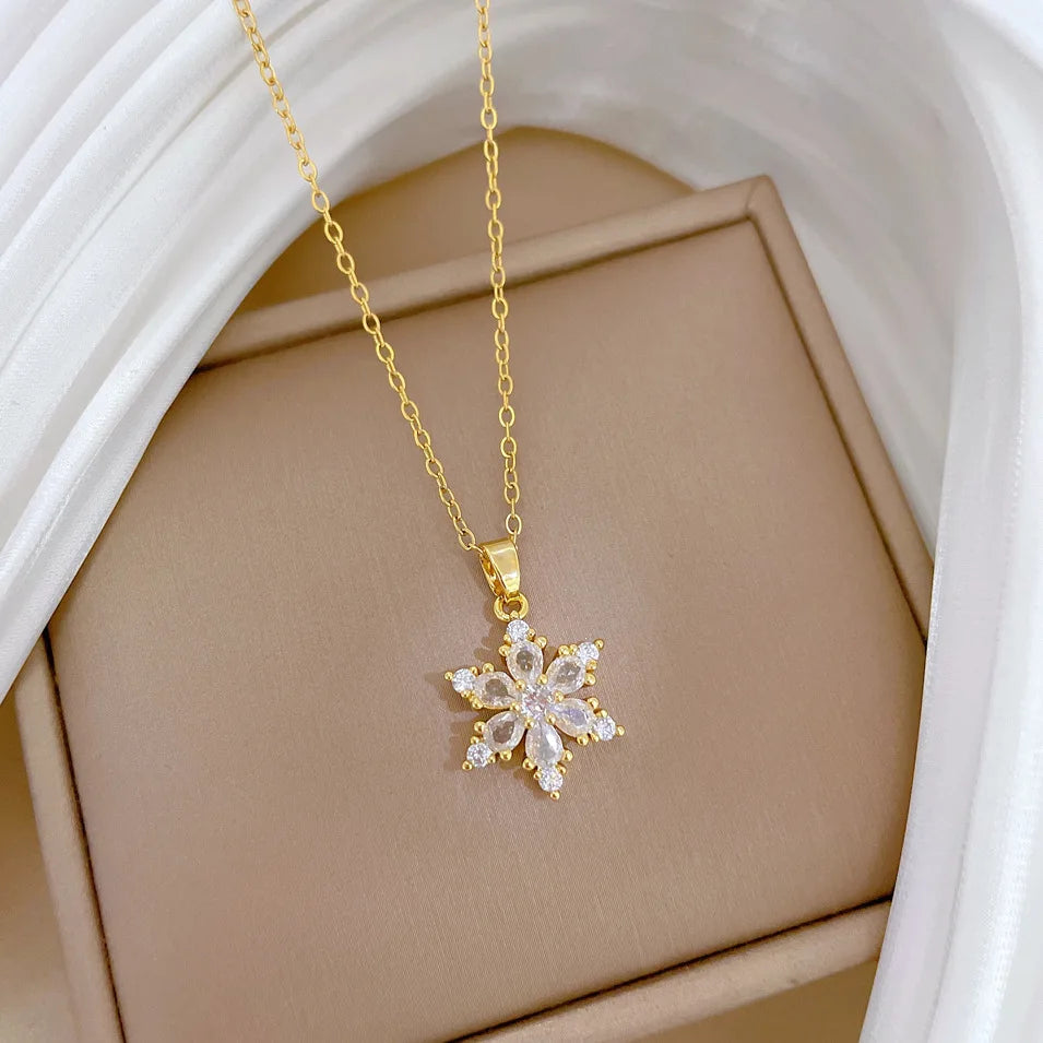 Κολιέ με κρεμαστό χιονονιφάδα από κρύσταλλο