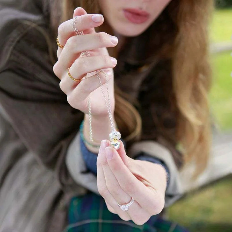 Κολιέ με μενταγιόν φούντα με καρδιά