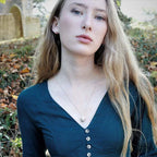 Κολιέ με μενταγιόν φούντα με καρδιά