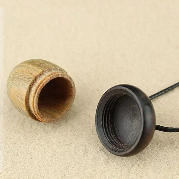 Κολιέ με ξύλινο μενταγιόν βελανιδιάς