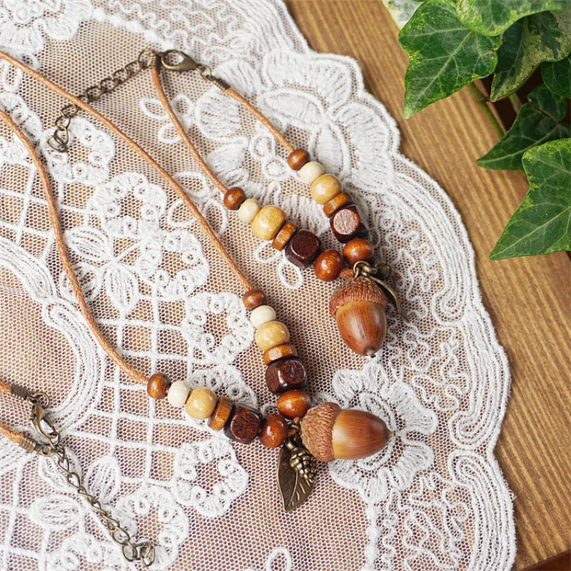 Κολιέ με Φυλαχτό Φουντίτσα από Φθινοπωρινό Ξύλο