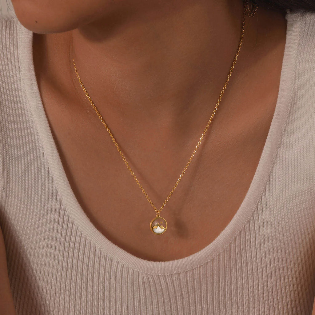 Κολιέ με μενταγιόν βουνό και φεγγάρι