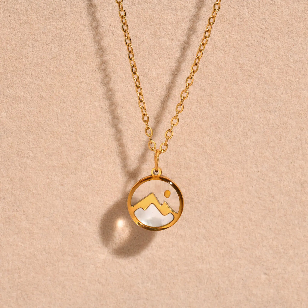 Κολιέ με μενταγιόν βουνό και φεγγάρι