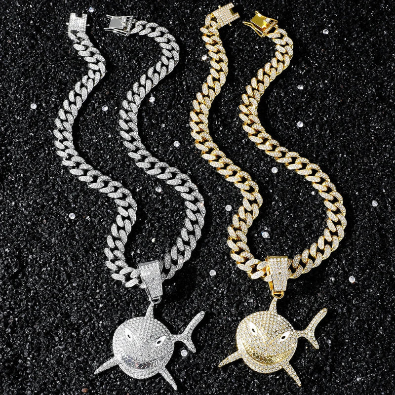 Κολιέ με μενταγιόν καρχαρίας από στρας ασημί