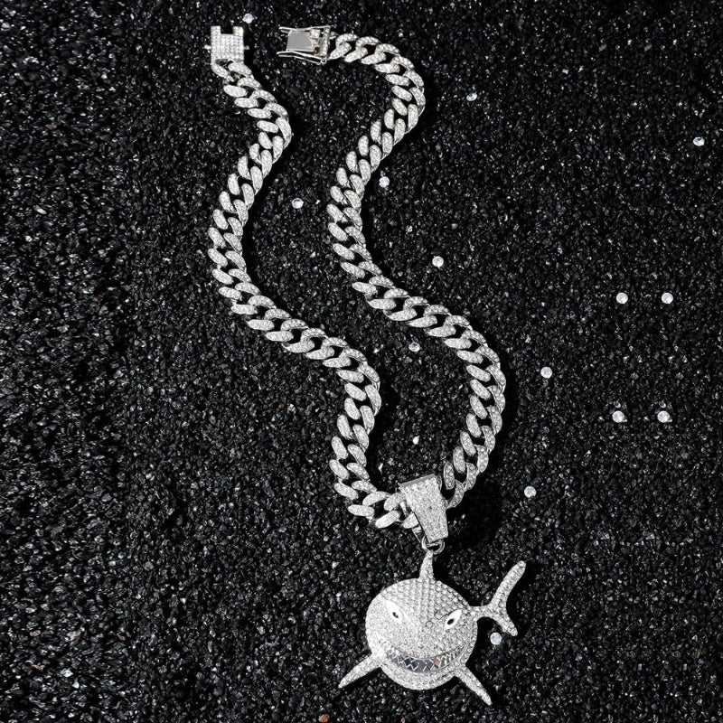 Κολιέ με μενταγιόν καρχαρίας από στρας ασημί