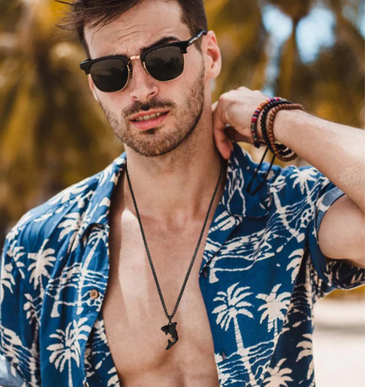 Κολιέ με μενταγιόν καρχαρία για άντρες μαύρο