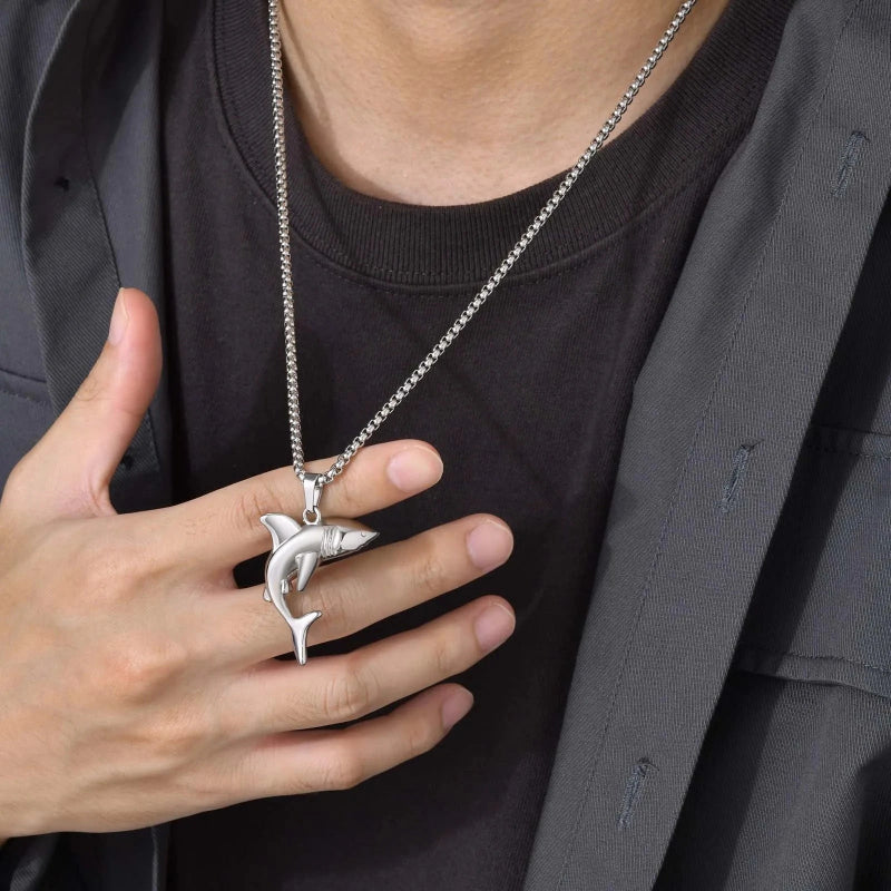 Κολιέ με μενταγιόν καρχαρία για άντρες ασημί
