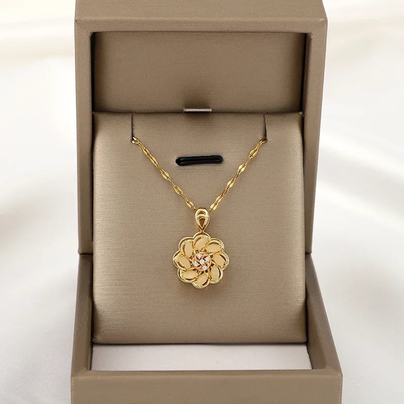 Κολιέ με Περιστρεφόμενο Μενταγιόν Αντιστρες Λουλούδι