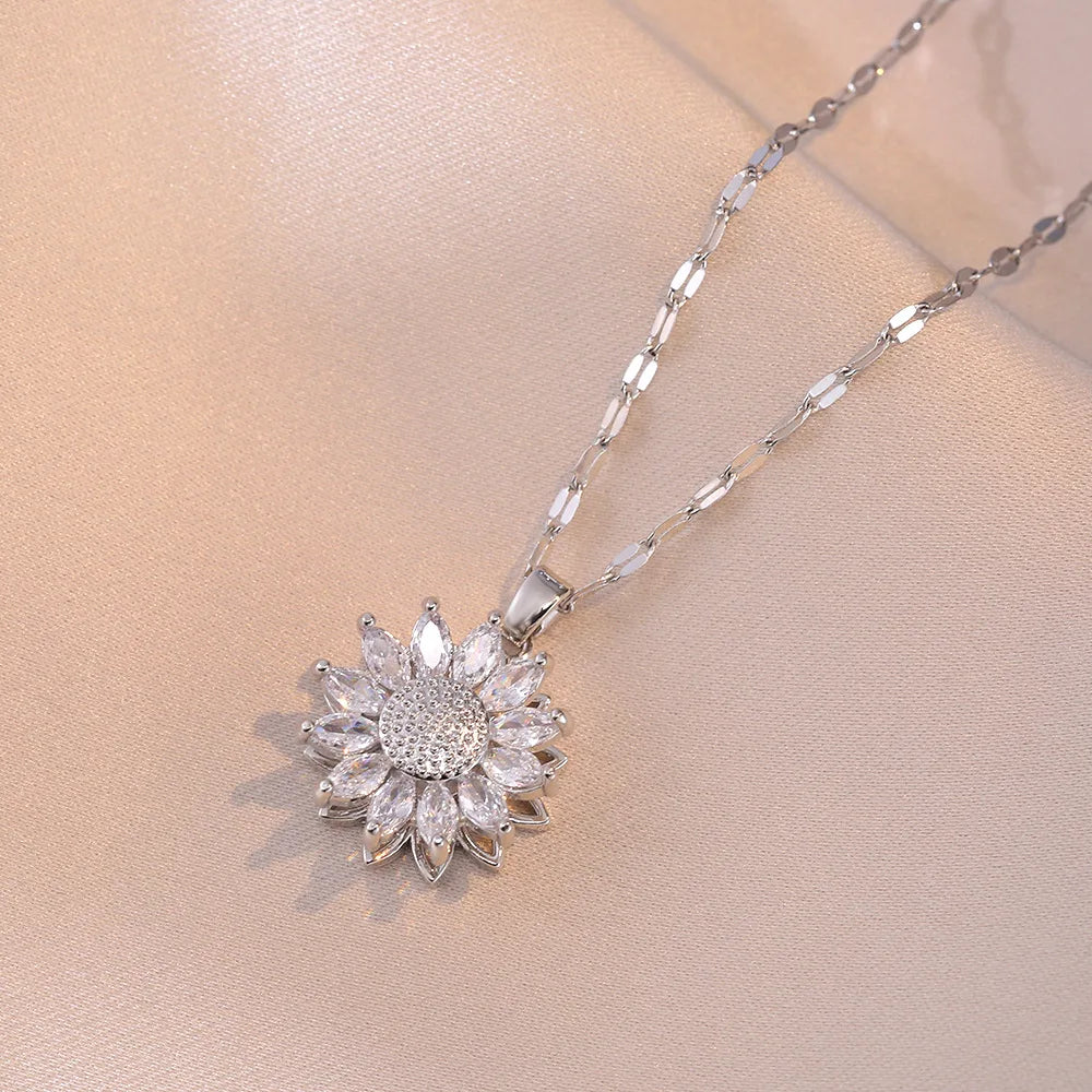 Κολιέ με Περιστρεφόμενο Μενταγιόν Λουλούδι από Ζιρκόν κατά του Άγχους ασημί