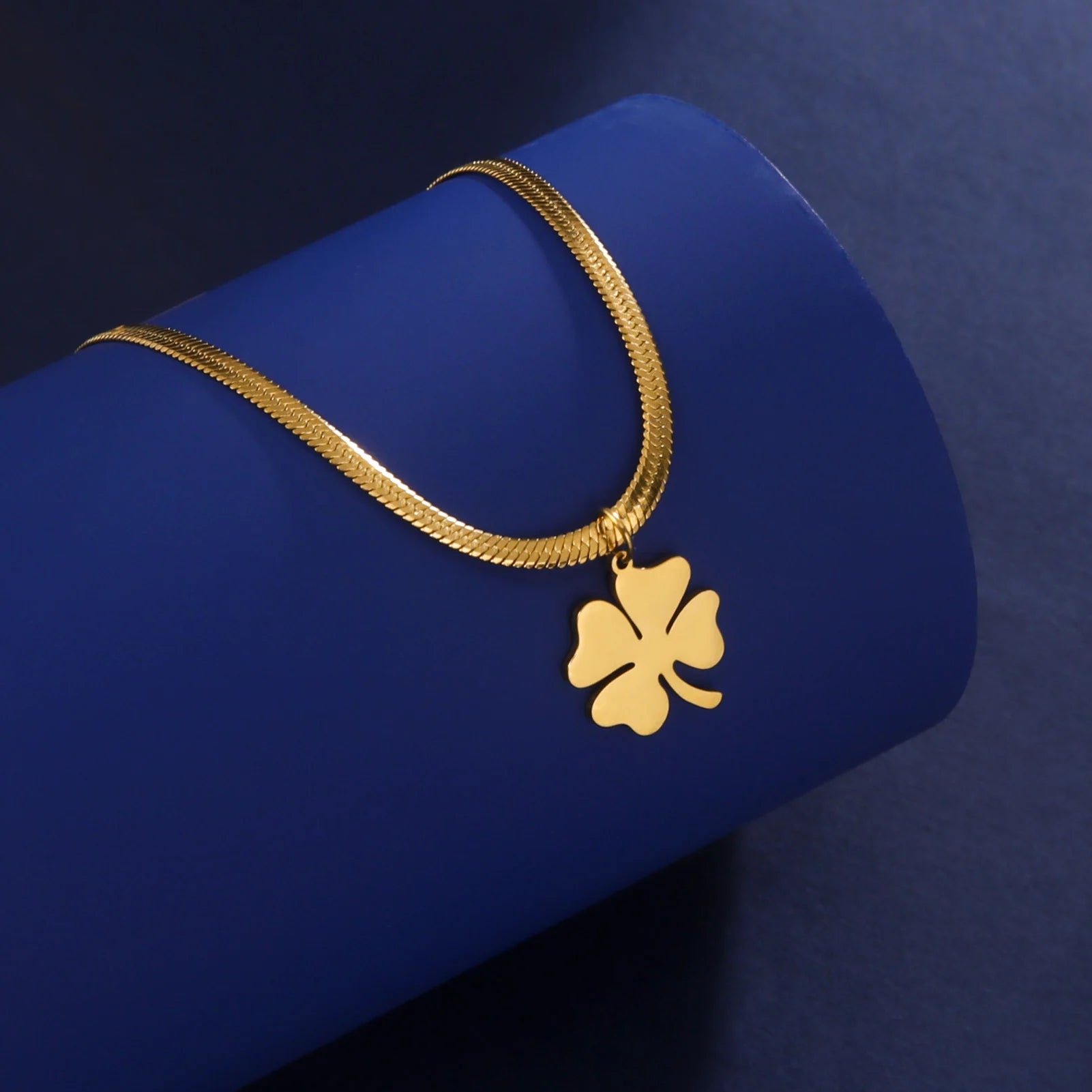 Κολιέ με μενταγιόν τετράφυλλο τριφύλλι γούρι χρυσό