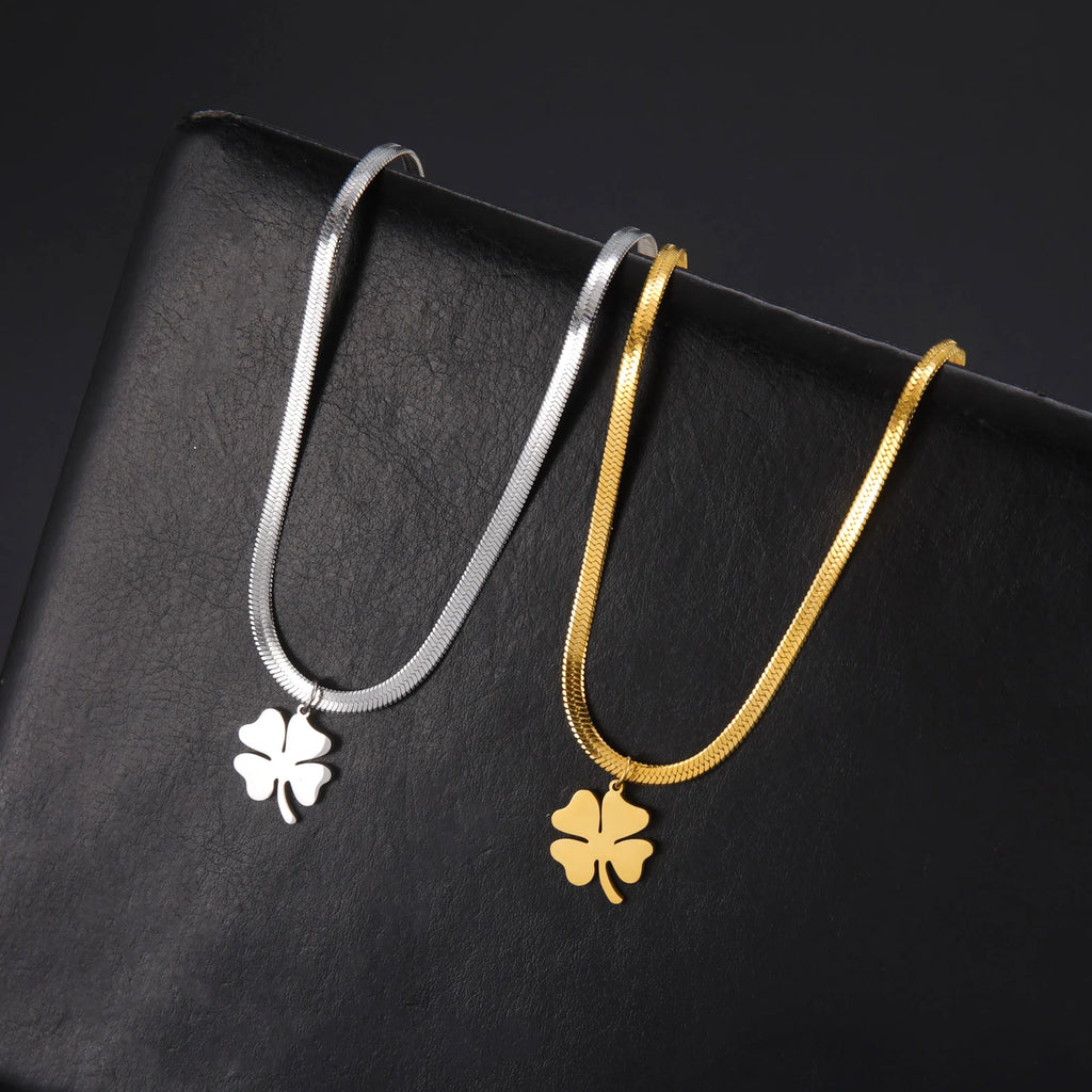 Κολιέ με μενταγιόν τετράφυλλο τριφύλλι γούρι ασημί