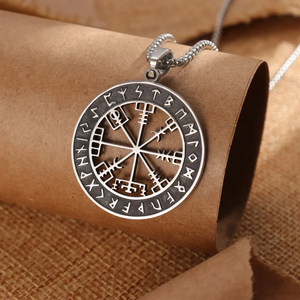 Κολιέ Πυξίδα Vegvisir Βίκινγκ Μενταγιόν μαύρο ασημί