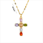 Collier coloré avec pendentif en forme de croix en strass