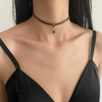 Collier cordon avec pendentif soleil et pierre d'oeil de tigre