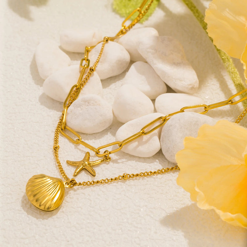 Κολιέ διπλής σειράς με μενταγιόν κοχύλια, κοχύλι Αγίου Ιακώβου και αστερία