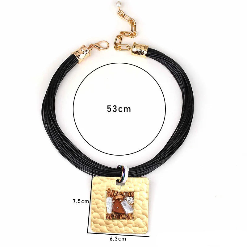 Κολιέ με Σχοινιά και Τετράγωνο Μενταγιόν 