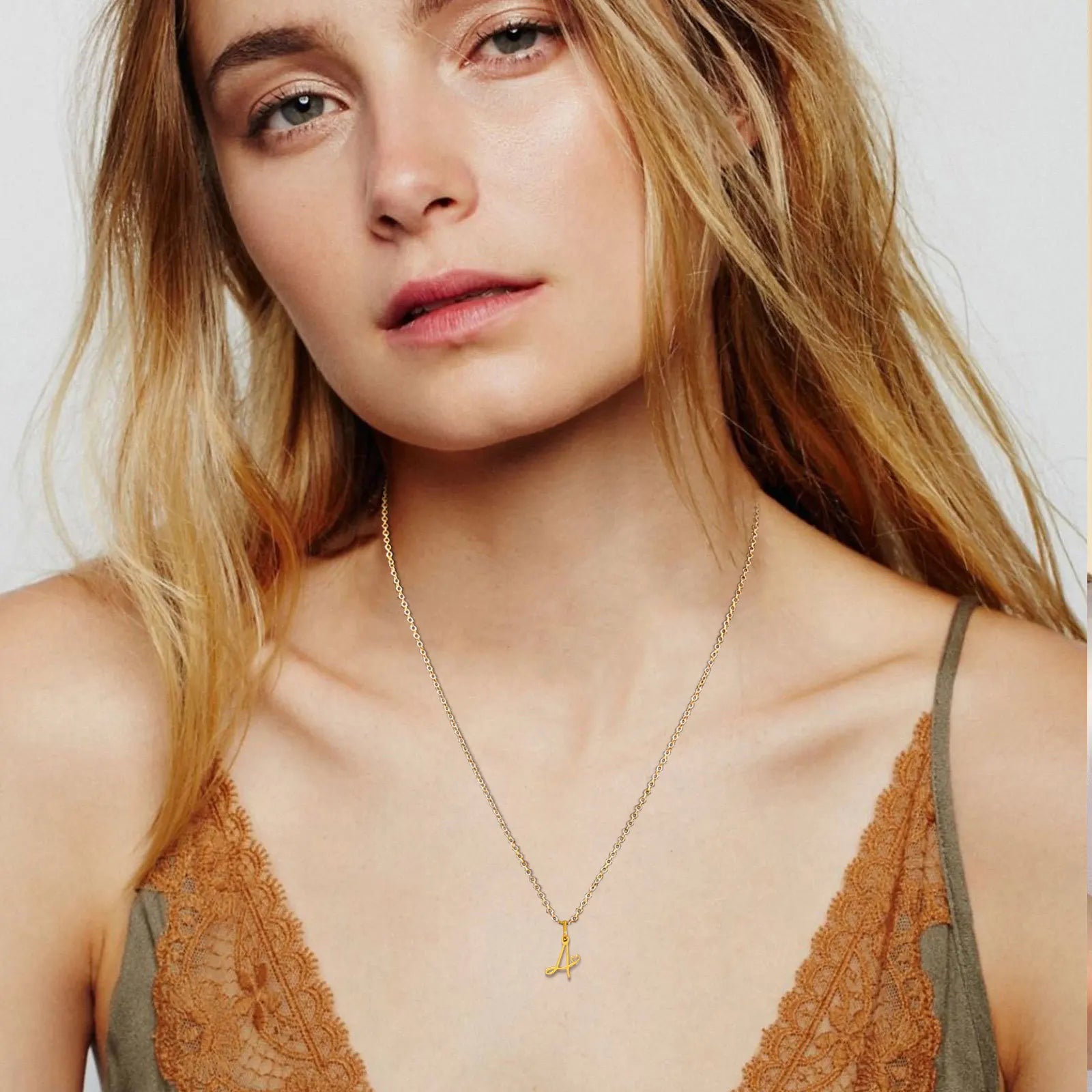 Κολιέ γυναικείο με κρεμαστό αρχικό γράμμα και καρδιά