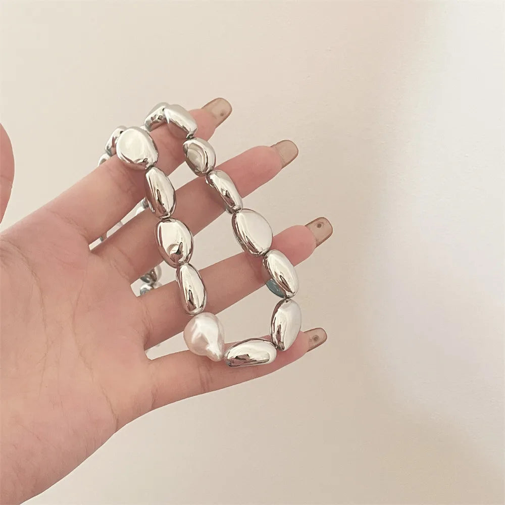 Κολιέ σε vintage στυλ με ασημένιες χάντρες