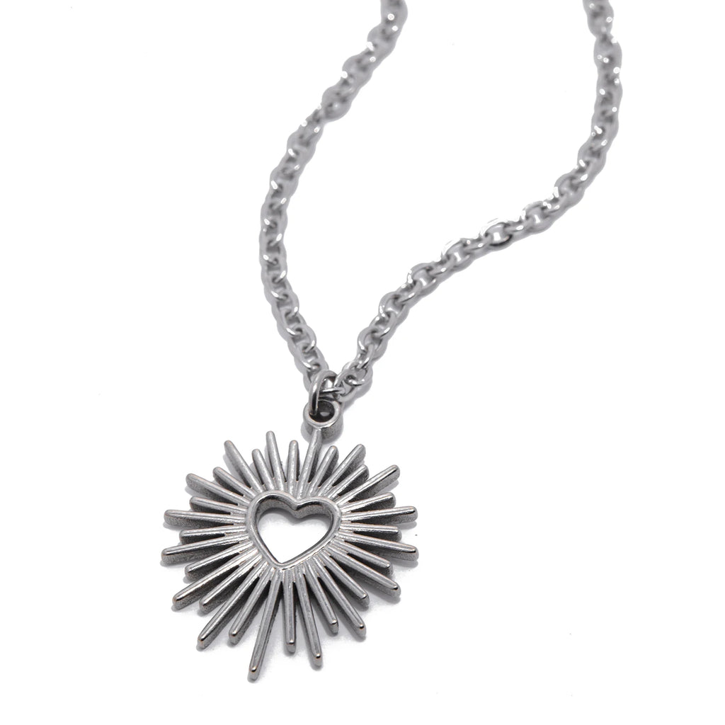 Collier motif soleil éclatant et cœur central argent