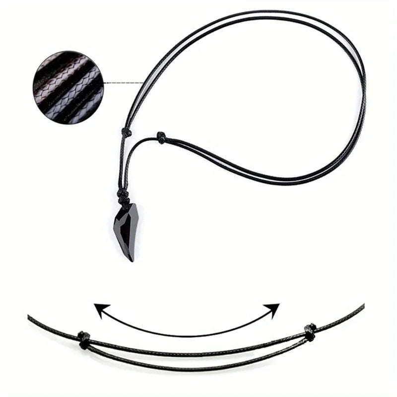 Κολιέ με μενταγιόν ψεύτικου δοντιού λύκου