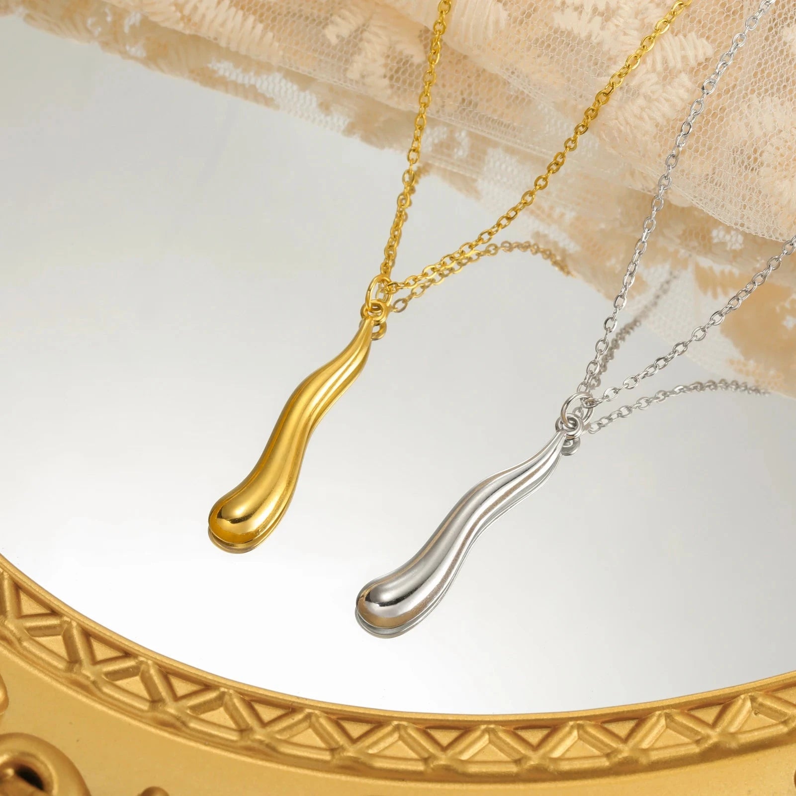 Κολιέ με μενταγιόν ασύμμετρο σταγόνα νερού χρυσό