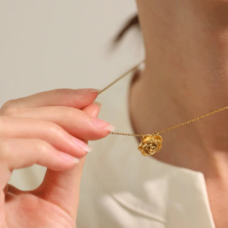 Κολιέ με μενταγιόν μεγάλο τριαντάφυλλο χρυσό