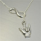Κολιέ με μενταγιόν άπειρο και χέρι