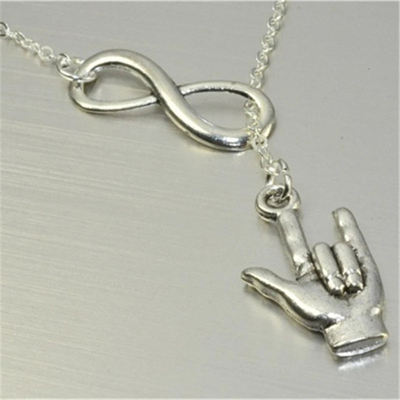 Κολιέ με μενταγιόν άπειρο και χέρι