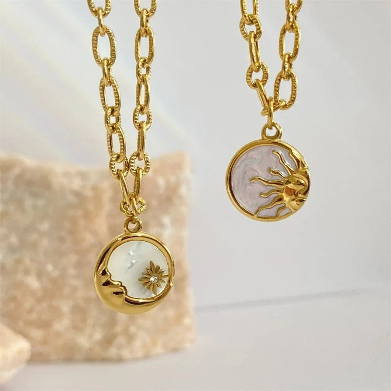 Collier Pendentif Lune ou Soleil Rond