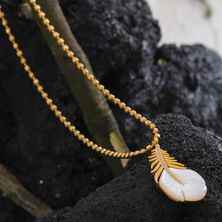 Κολιέ με μενταγιόν φτερό και ζιρκόν