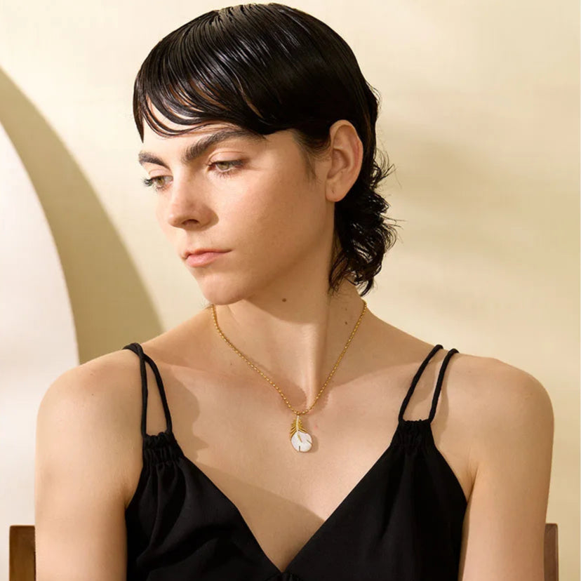 Κολιέ με μενταγιόν φτερό και ζιρκόν