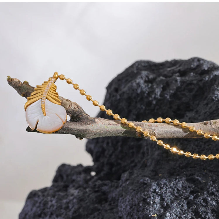 Κολιέ με μενταγιόν φτερό και ζιρκόν