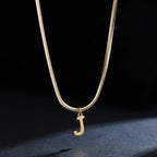 Γυναικείο choker κολιέ με μενταγιόν αρχικού j