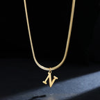 Γυναικείο choker κολιέ με μενταγιόν αρχικού n