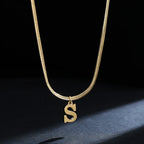 Γυναικείο choker κολιέ με μενταγιόν αρχικού s