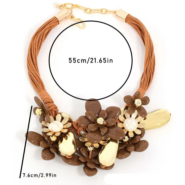 Κολιέ κοντό με κομψό κρεμαστό λουλούδι