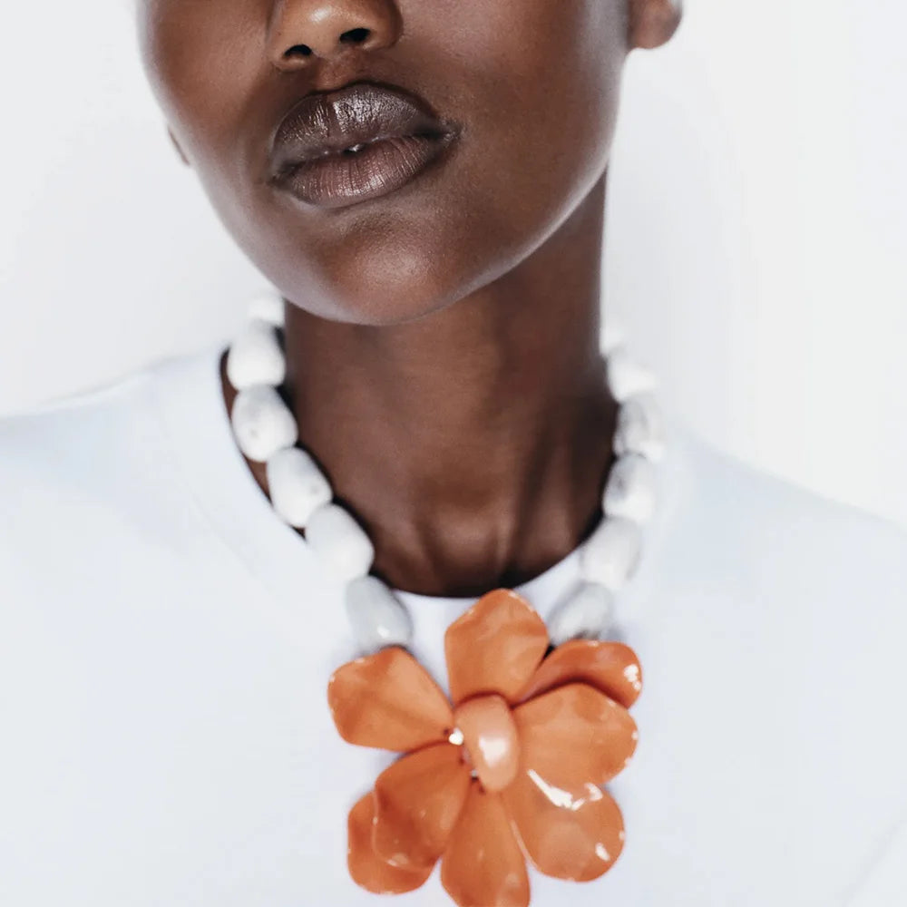 Κολιέ Choker με μεγάλο πορτοκαλί μενταγιόν λουλούδι