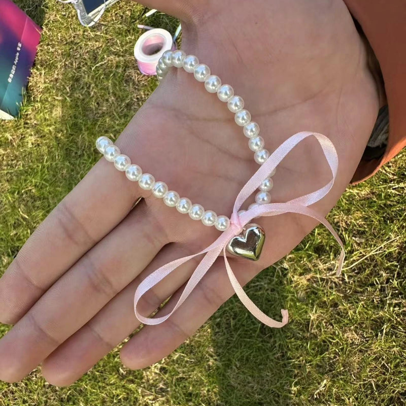 Κολιέ κοντό με μενταγιόν καρδιά και ροζ χάντρες