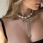 Κολιέ choker με κρεμαστό πεταλούδα από στρας