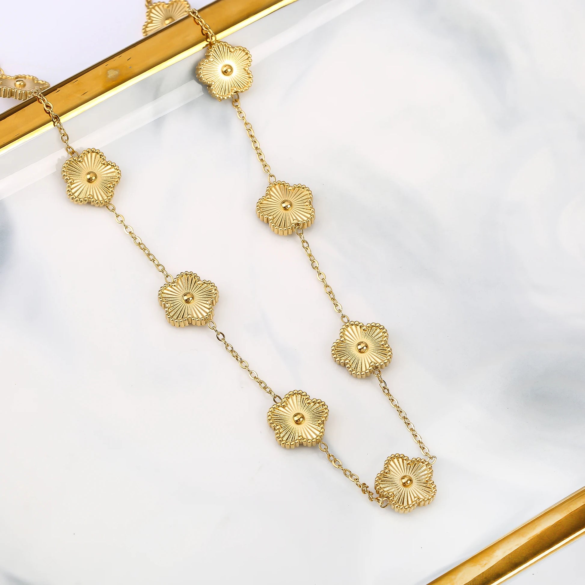 Κολιέ Κοντό με Κρεμαστά Μοτίφ Τετράφυλλο Τριφύλλι