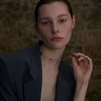 Κοντό Κολιέ με Κρεμαστό με Χρυσά Λουλούδια