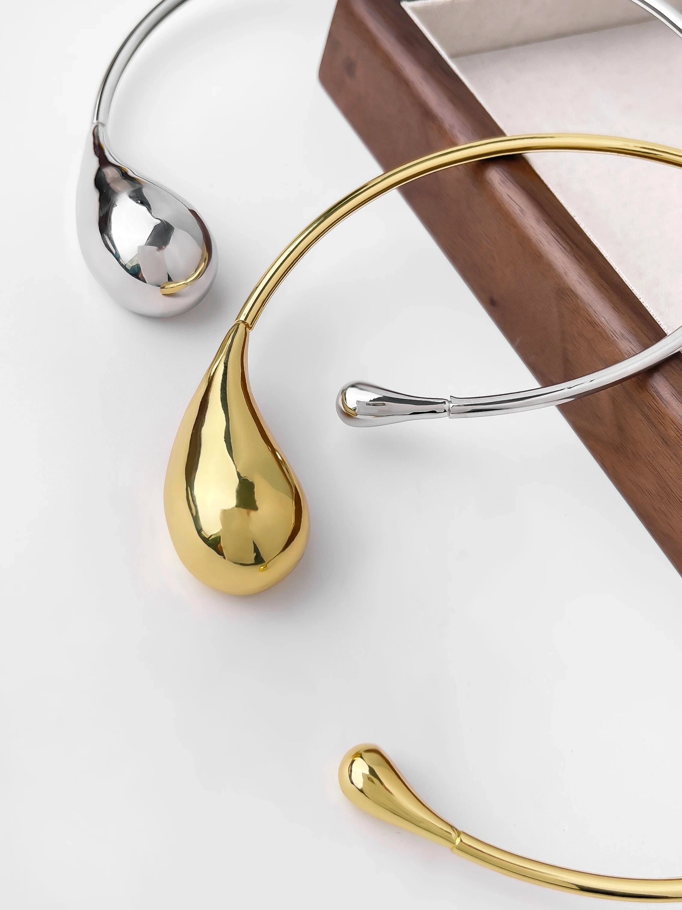 Κολιέ Κοντό με Μενταγιόν Σταγόνα Νερού χρυσό