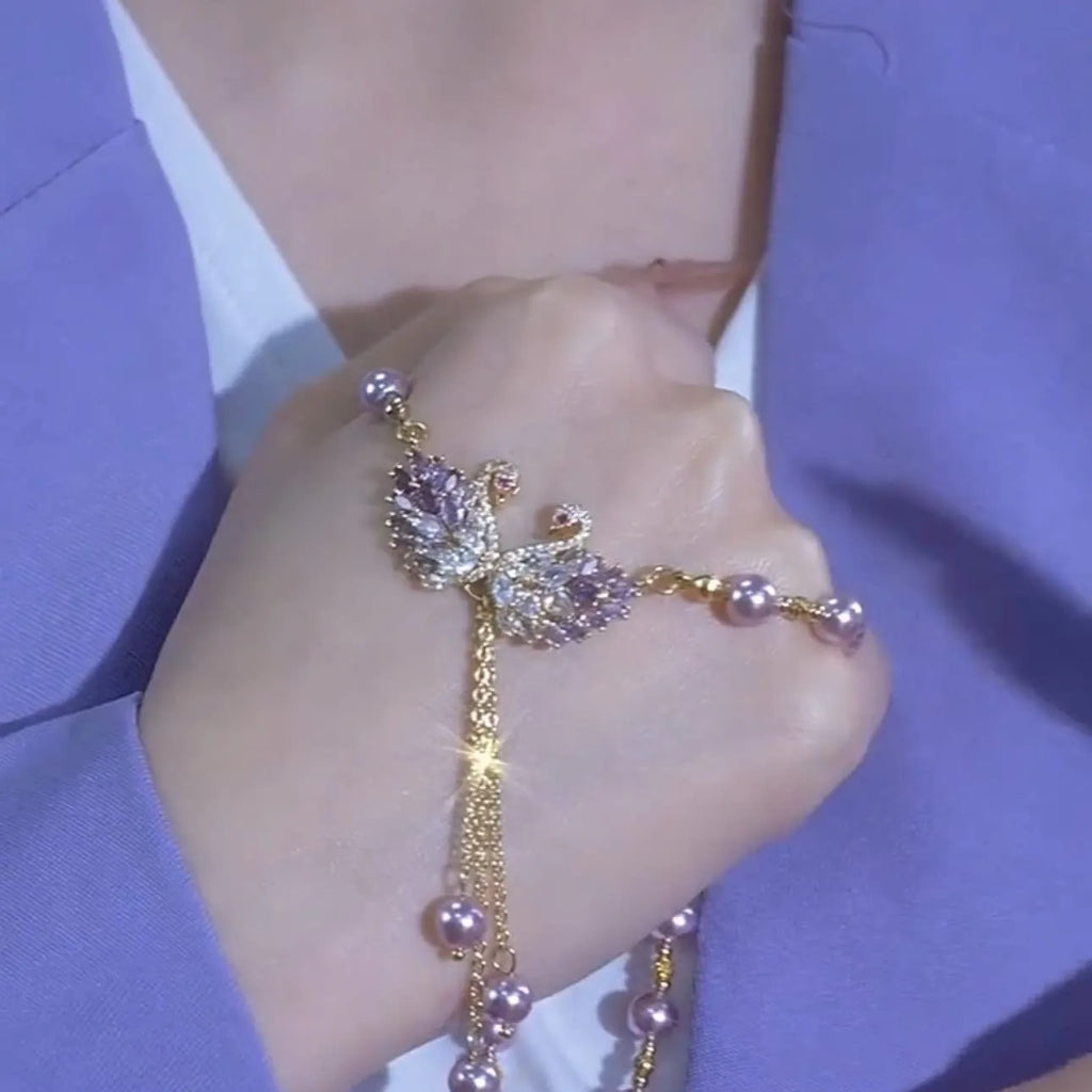 Collier violet à deux cygnes en forme de cœur