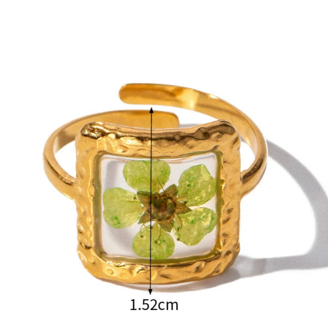 Μεγάλο δαχτυλίδι λουλούδι σε διαφανές πλαίσιο