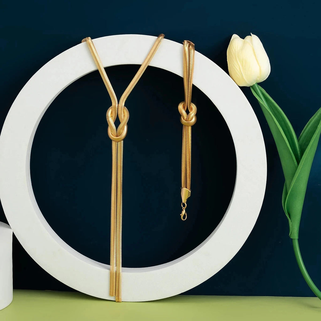 Μακρύ Κολιέ Ντεκολτέ & Το Βραχιόλι Του Κόμπος 