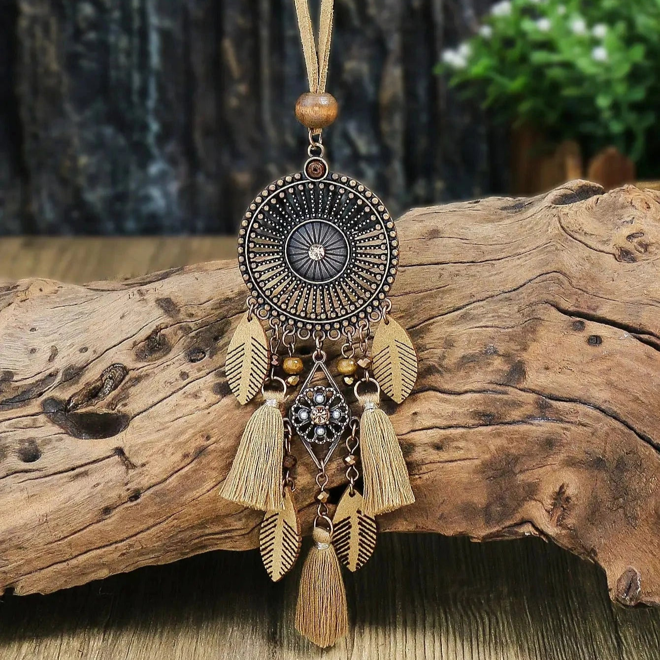 Κολιέ με μενταγιόν σε εθνοτικό στυλ με φούντες στυλ 1