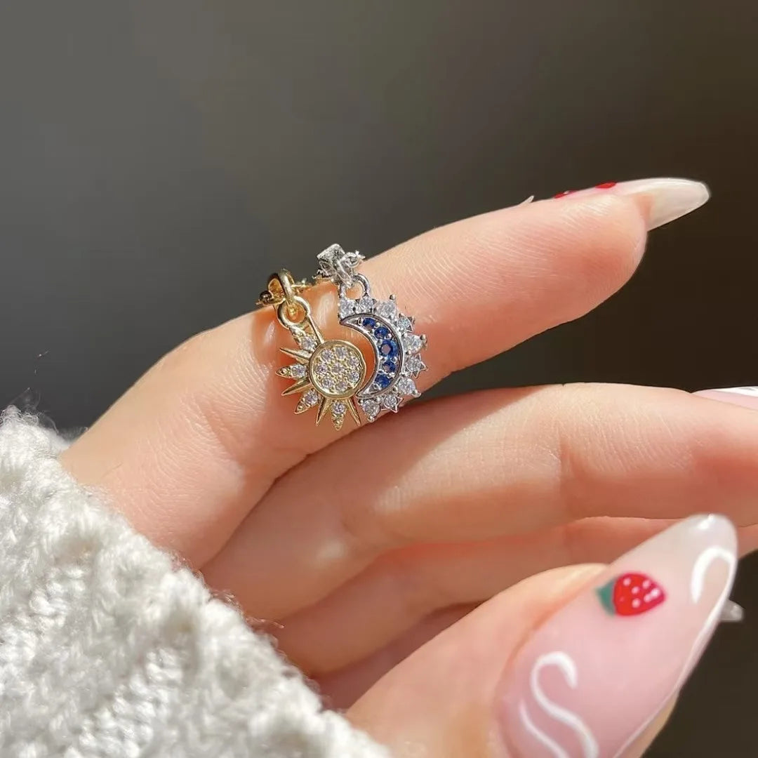 Lot de 2 Colliers avec Pendentif Lune ou Soleil en Zircon pour Couple or et argent