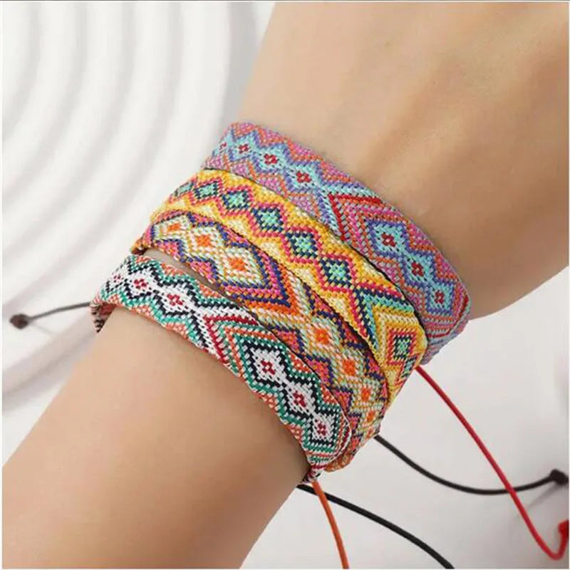 Σετ 8 βραχιόλια βραζιλιάνικου στυλ με γεωμετρικά μοτίβα